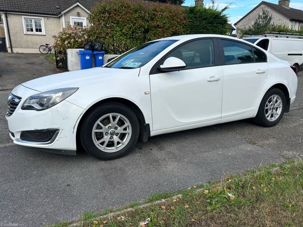 Opel Insignia Saloon, Petrol, 2015, White