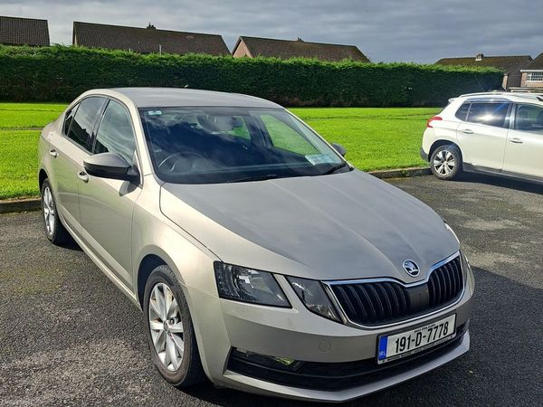 Skoda Octavia Saloon, Diesel, 2019, Grey