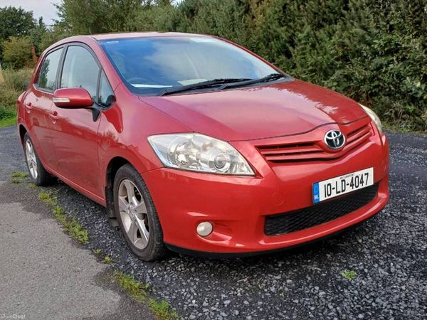 Toyota Auris Hatchback, Diesel, 2010, Red
