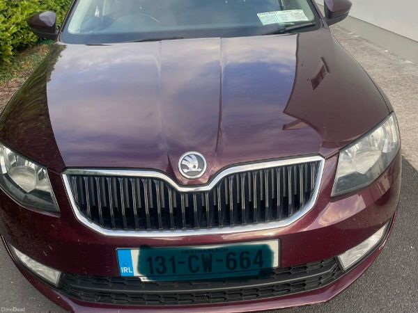 Skoda Octavia Saloon, Petrol, 2013, Red