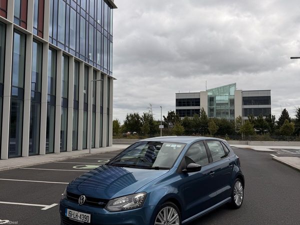 Volkswagen Polo Hatchback, Petrol, 2015, Blue