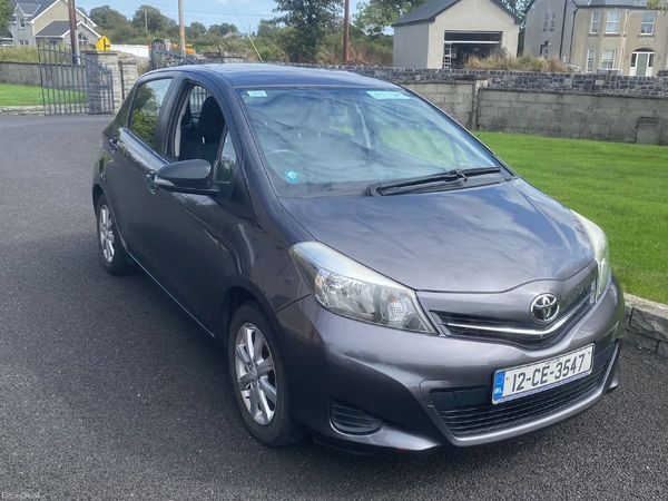 Toyota Yaris Hatchback, Petrol, 2012, Grey