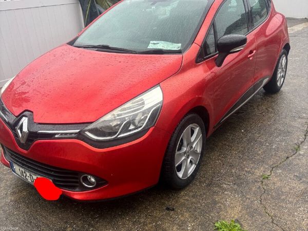 Renault Clio Hatchback, Petrol, 2014, Red