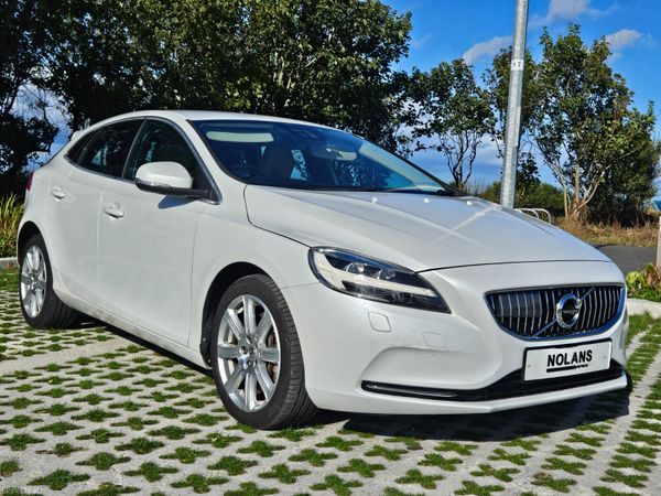Volvo V40 Hatchback, Diesel, 2016, White