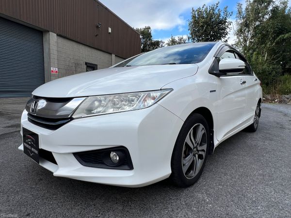 Honda Grace Saloon, Petrol Hybrid, 2015, White