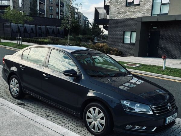 Volkswagen Passat Saloon, Petrol, 2012, Grey