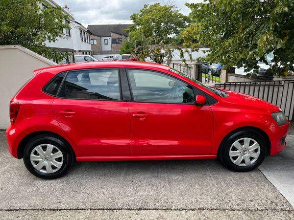 Volkswagen Polo Hatchback, Petrol, 2011, Red
