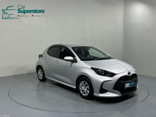 Toyota Yaris Hatchback, Petrol Hybrid, 2021, Silver