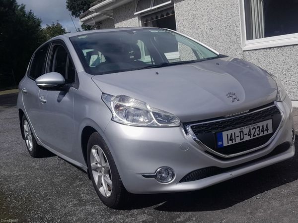 Peugeot 208 Hatchback, Petrol, 2014, Silver