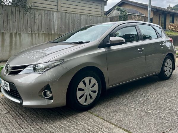 Toyota Auris Hatchback, Diesel, 2014, Bronze