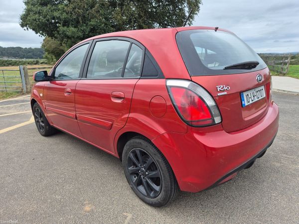 Kia Rio Hatchback, Diesel, 2010, Red