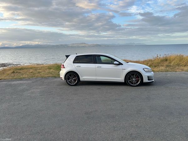 Volkswagen Golf Hatchback, Petrol, 2015, White