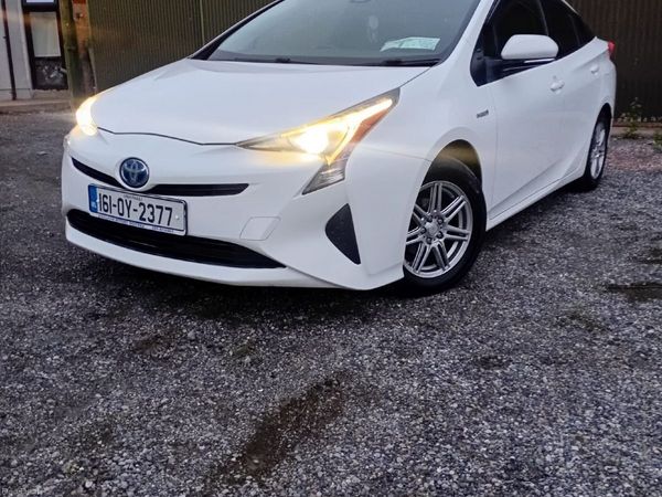 Toyota Prius Hatchback, Petrol Hybrid, 2016, White