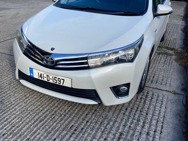 Toyota Corolla Saloon, Diesel, 2014, White