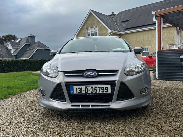 Ford Focus Hatchback, Petrol, 2013, Silver