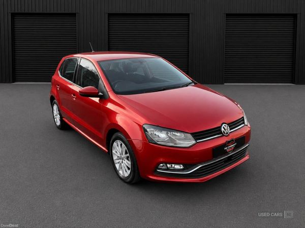 Volkswagen Polo , Petrol, 2015, Red