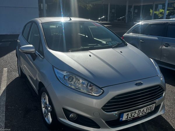 Ford Fiesta Hatchback, Petrol, 2013, Silver