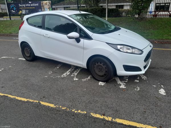 Ford Fiesta Hatchback, Petrol, 2015, White