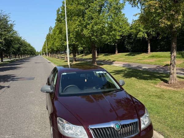 Skoda Octavia Saloon, Petrol, 2013, Red