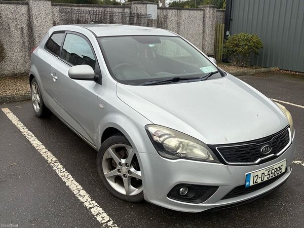 Kia Ceed Hatchback, Diesel, 2012, Silver