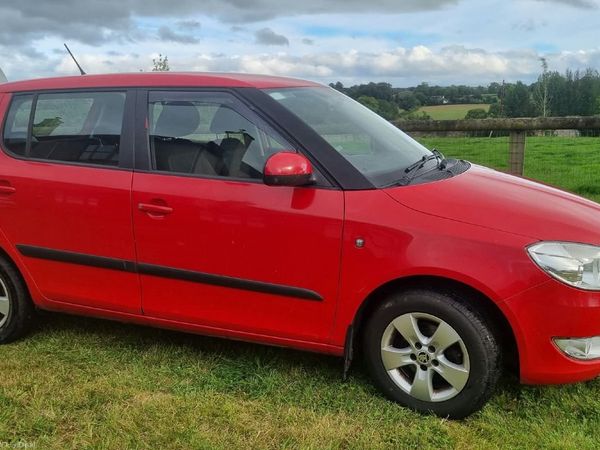 Skoda Fabia Hatchback, Diesel, 2014, Red