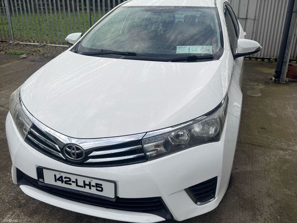 Toyota Corolla Saloon, Diesel, 2014, White