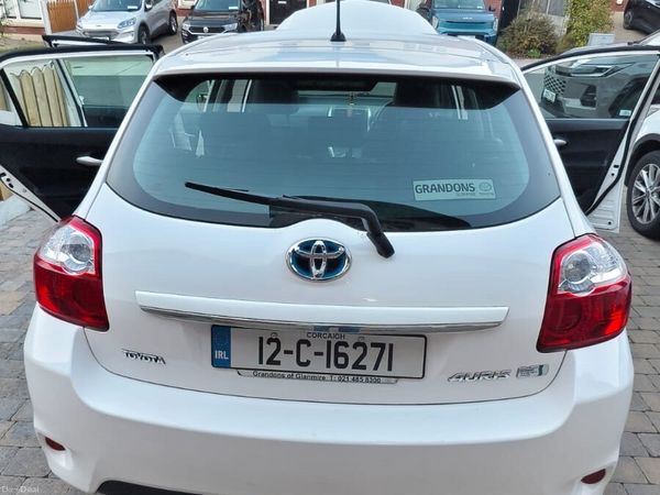 Toyota Auris Hatchback, Petrol Hybrid, 2012, White