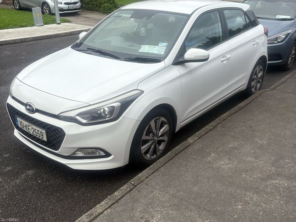 Hyundai i20 Hatchback, Diesel, 2015, White