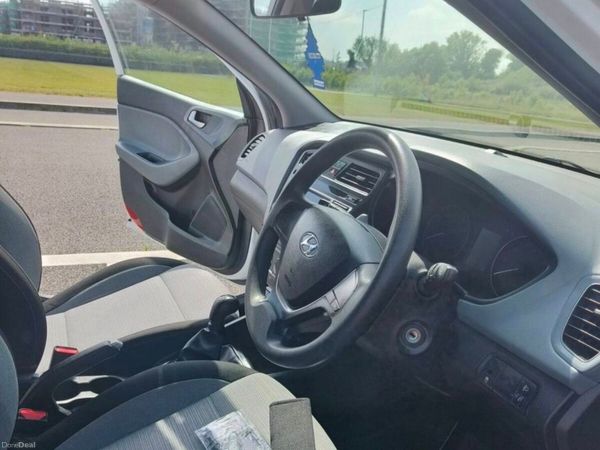 Hyundai i20 Hatchback, Petrol, 2016, White