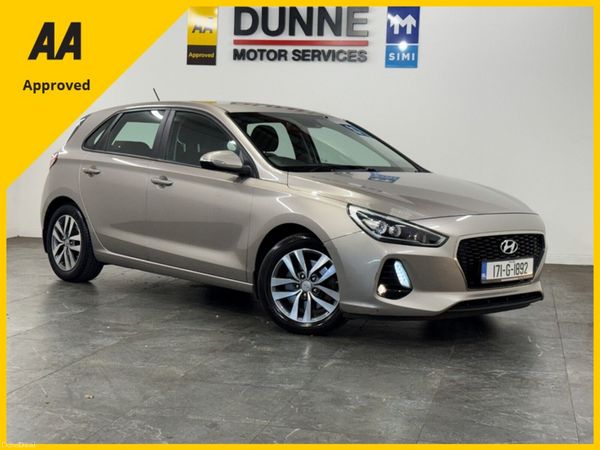Hyundai i30 Hatchback, Petrol, 2017, Gold