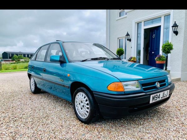 Vauxhall Astra Hatchback, Petrol, 1994, Blue