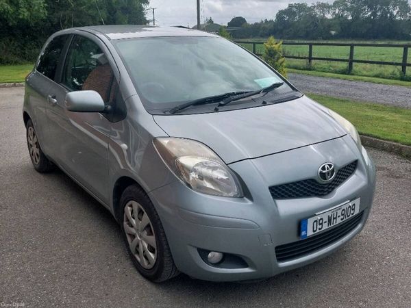 Toyota Yaris Hatchback, Petrol, 2009, Silver