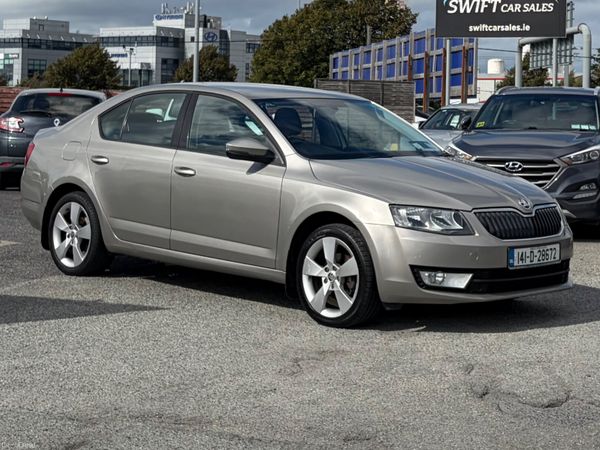 Skoda Octavia Saloon, Petrol, 2014, Beige