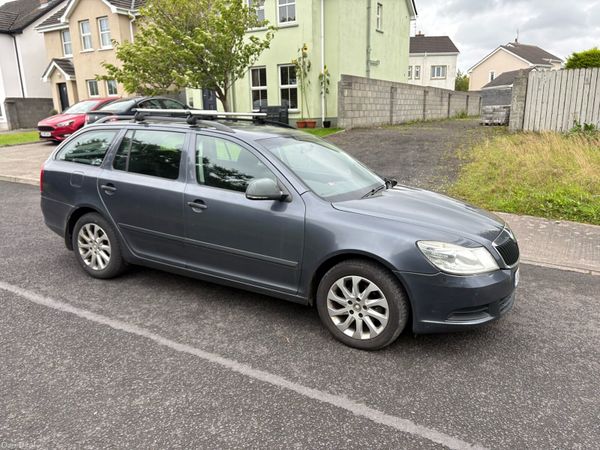 Skoda Octavia Estate, Diesel, 2011, Grey