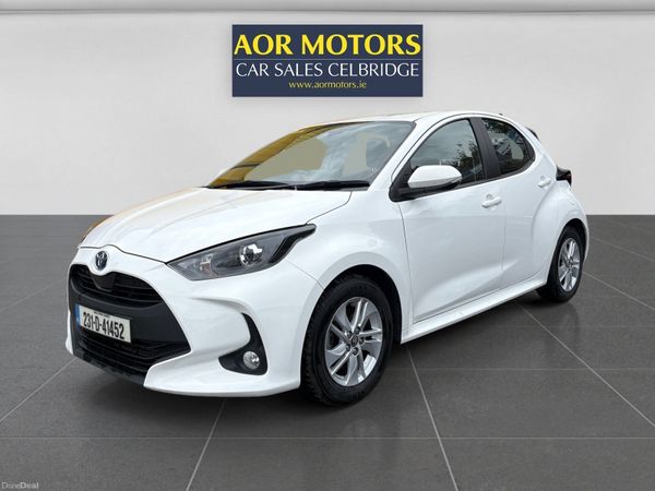 Toyota Yaris Hatchback, Petrol Hybrid, 2023, White