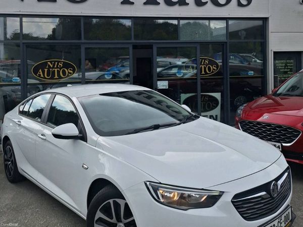 Vauxhall Insignia Hatchback, Diesel, 2017, White