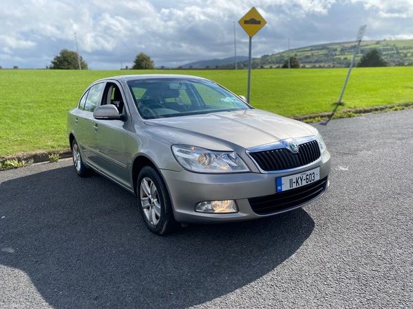 Skoda Octavia Saloon, Diesel, 2011, Beige