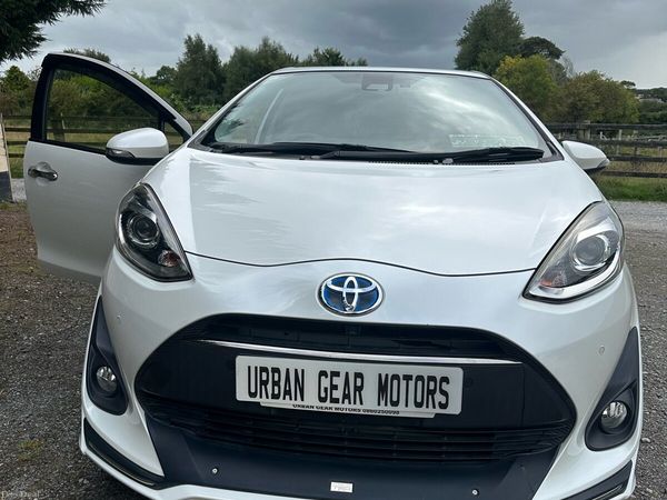 Toyota Aqua Hatchback, Petrol Hybrid, 2019, White