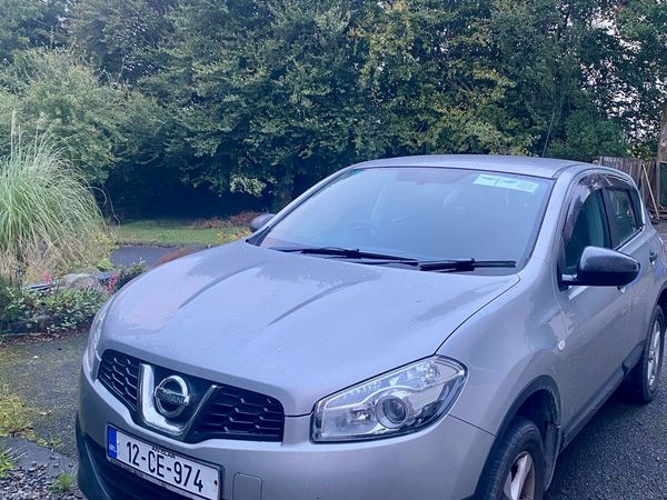 Nissan Qashqai Hatchback, Petrol, 2012, Silver