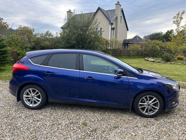 Ford Focus Hatchback, Petrol, 2016, Blue