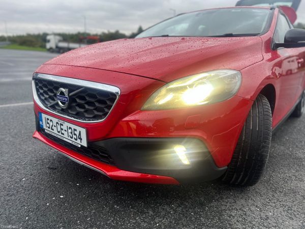 Volvo V40 Hatchback, Diesel, 2015, Red
