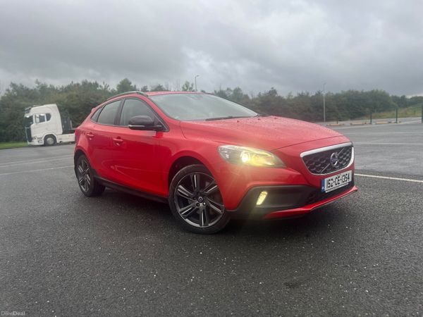 Volvo V40 Hatchback, Diesel, 2015, Red