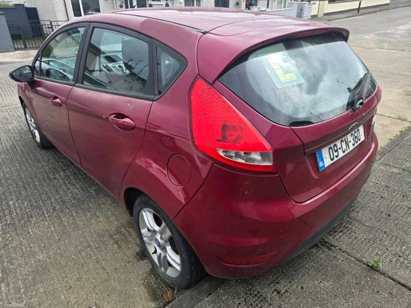 Ford Fiesta Hatchback, Petrol, 2009, Red