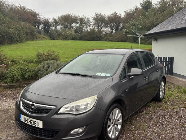 Opel Astra Hatchback, Petrol, 2010, Grey