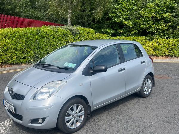 Toyota Yaris Hatchback, Petrol, 2011, Silver