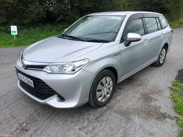 Toyota Corolla Estate, Petrol Hybrid, 2016, Silver