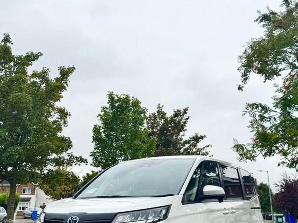 Toyota Noah MPV, Petrol Hybrid, 2022, White