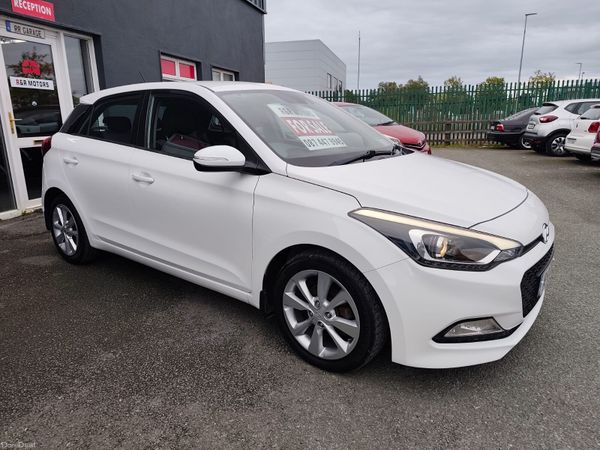 Hyundai i20 Hatchback, Petrol, 2016, White