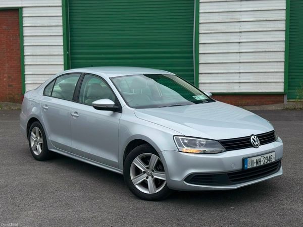 Volkswagen Jetta Saloon, Diesel, 2011, Silver
