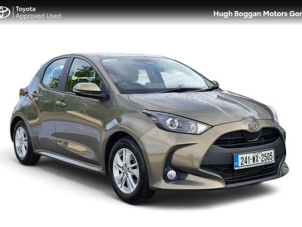 Toyota Yaris Hatchback, Petrol Hybrid, 2024, Green